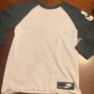 NIKE ATHLETIC CUT TEE